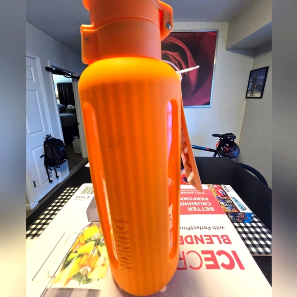 Dunkin Donuts BRAND Orange Water Bottle - 24 oz - Picture 3 of 4